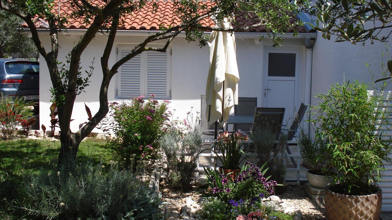 Nevena Apartments *